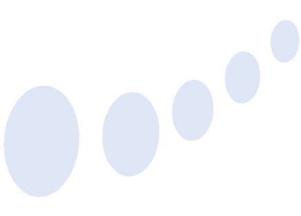 Une photo en noir et blanc d'une rangée d'œufs.